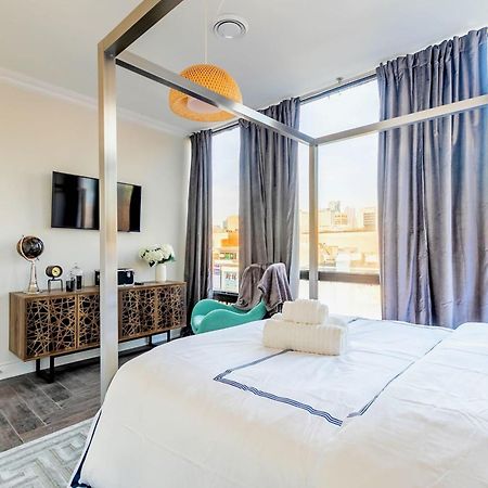 Modern Pet-Friendly Chinatown Apartment Toronto Ngoại thất bức ảnh