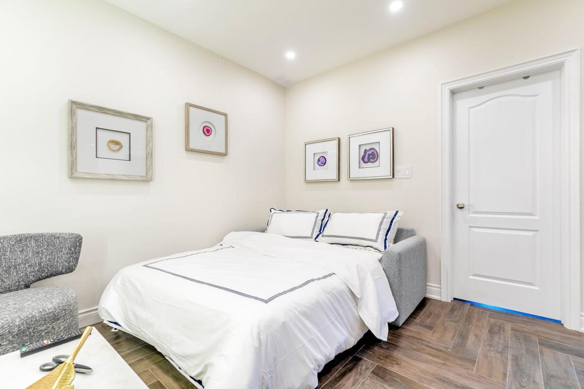 Modern Pet-Friendly Chinatown Apartment Toronto Ngoại thất bức ảnh